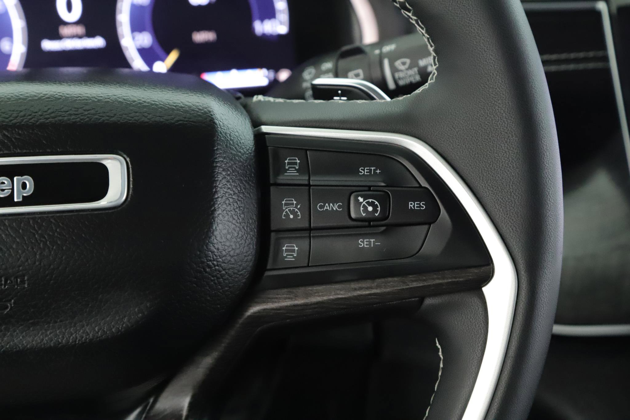 Used 2023 Jeep Grand Cherokee Limited w/ Trailer Tow Prep Group (B) image 10