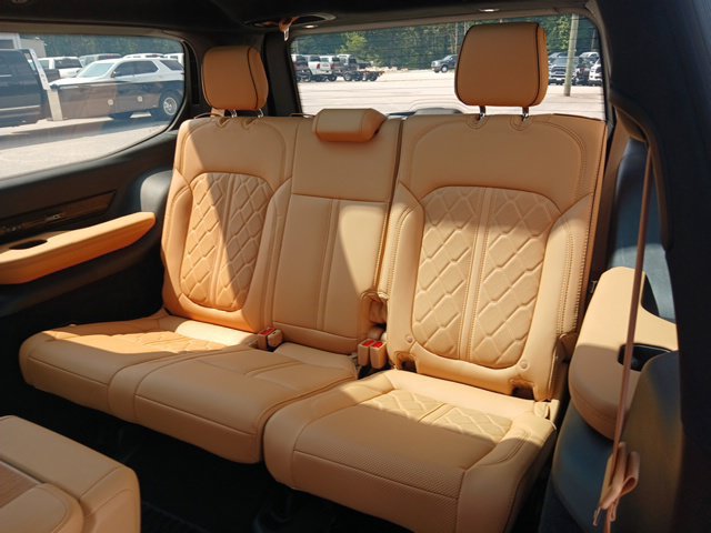 Used 2024 Jeep Grand Wagoneer Series III w/ Rear Seat Video Group 1 AWD/4WD image 16