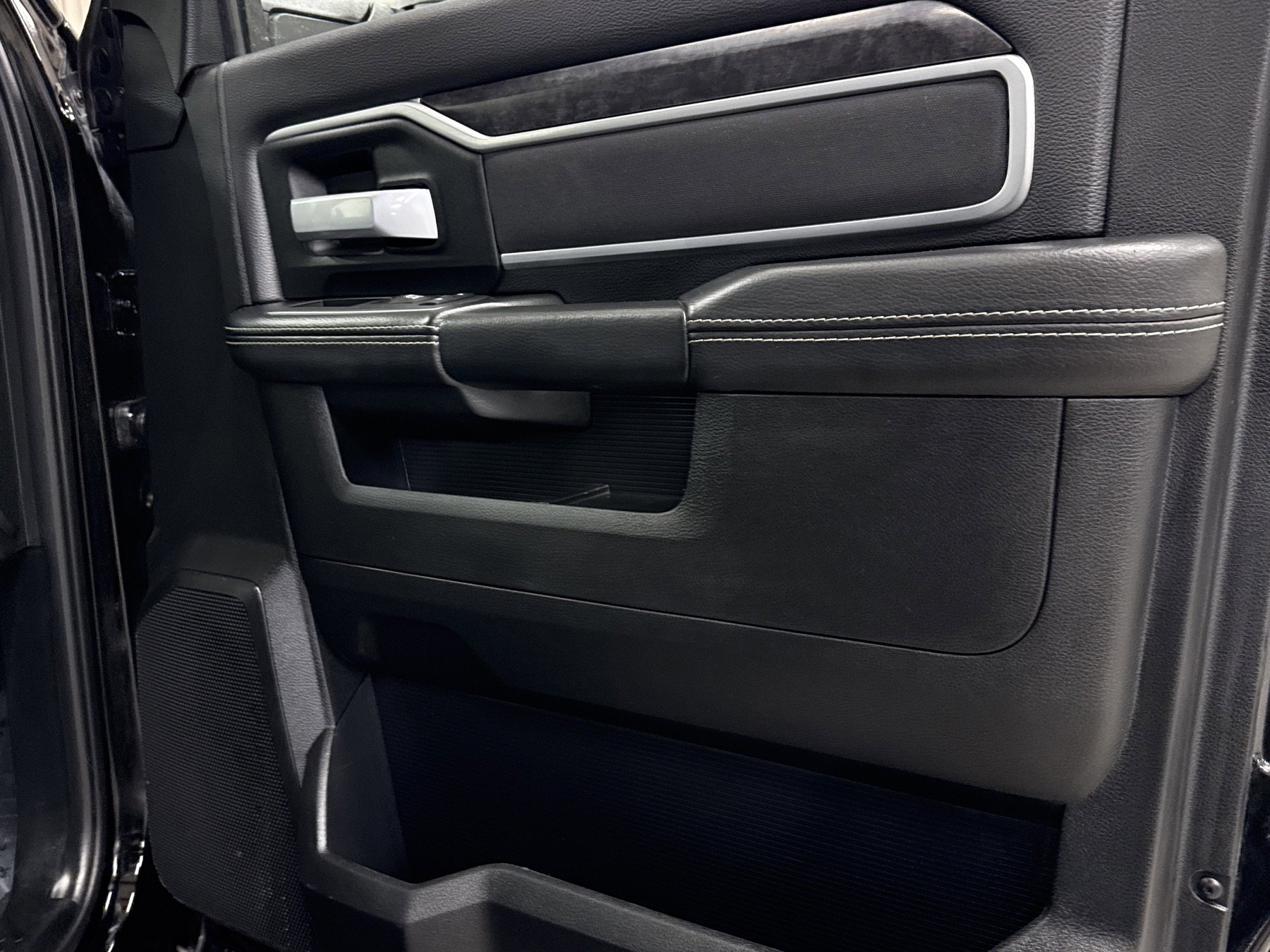 Used 2024 RAM 2500 Big Horn w/ Bed Utility Group image 21