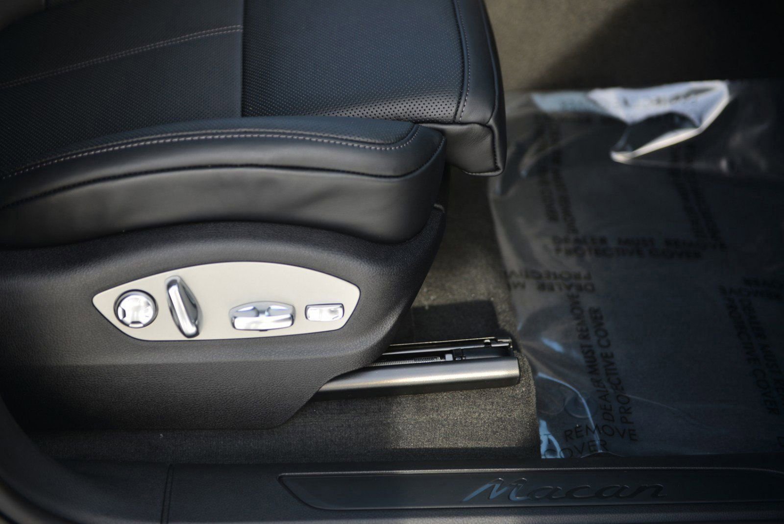 Used 2025 Porsche Macan image 13