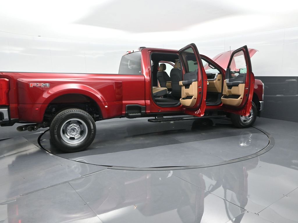 New 2025 Ford F350 XLT w/ FX4 Off-Road Package image 29