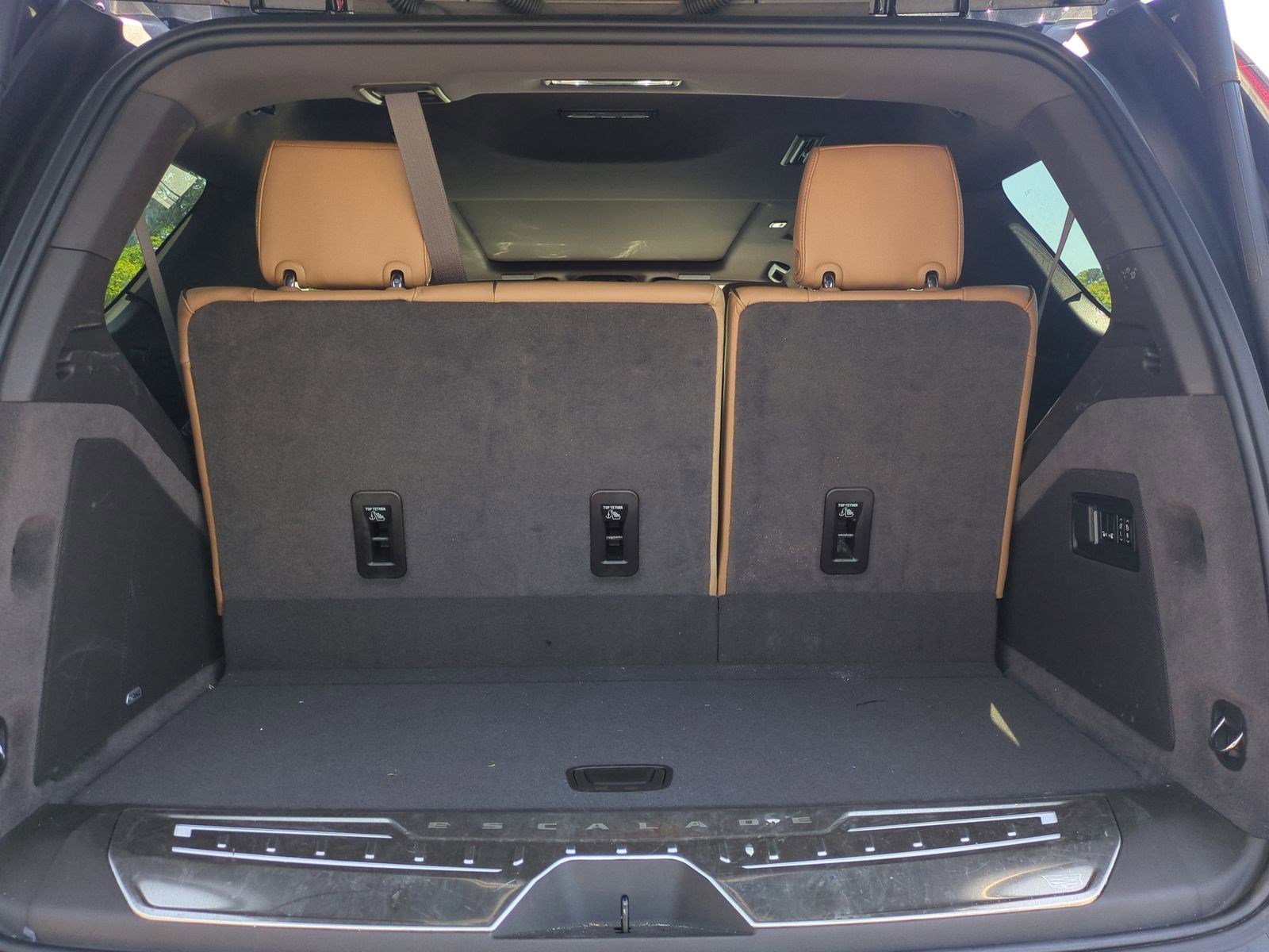 Used 2021 Cadillac Escalade Premium Luxury image 33