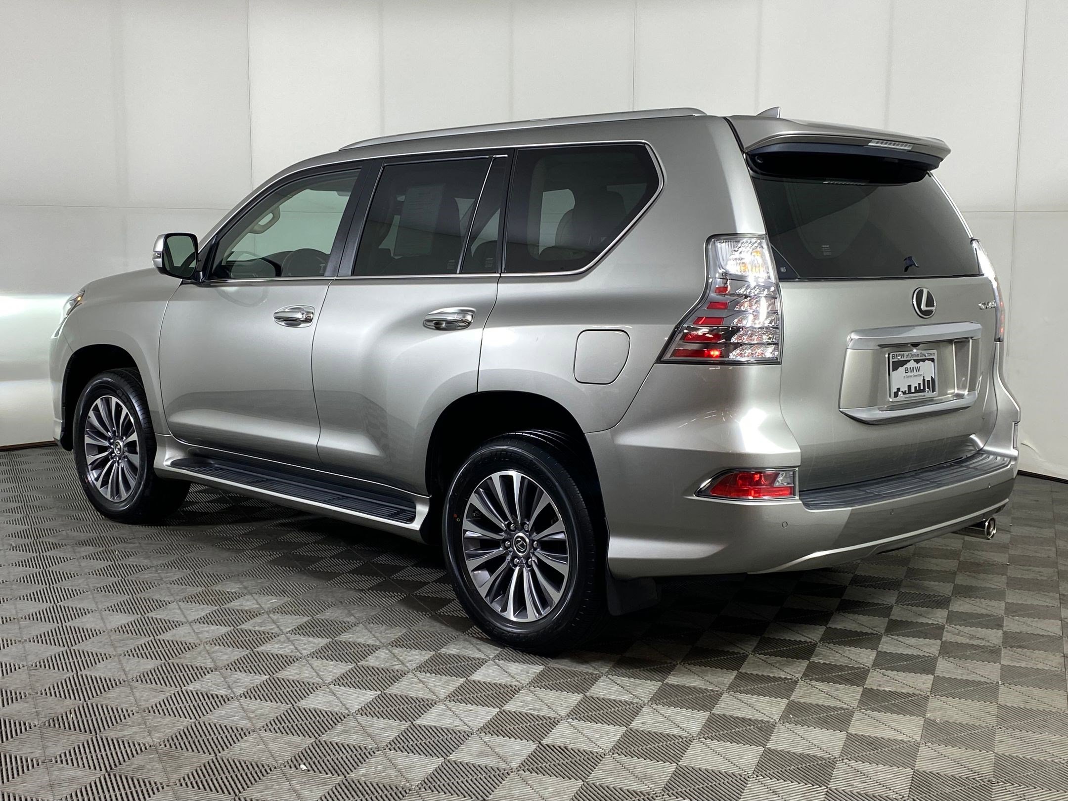 Used 2023 Lexus GX 460 Luxury w/ Off Road Package image 3