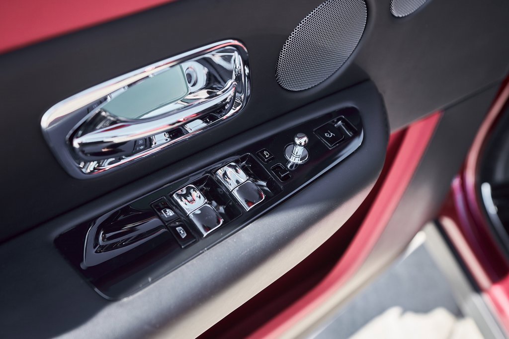 Used 2022 Rolls-Royce Cullinan Black Badge image 32