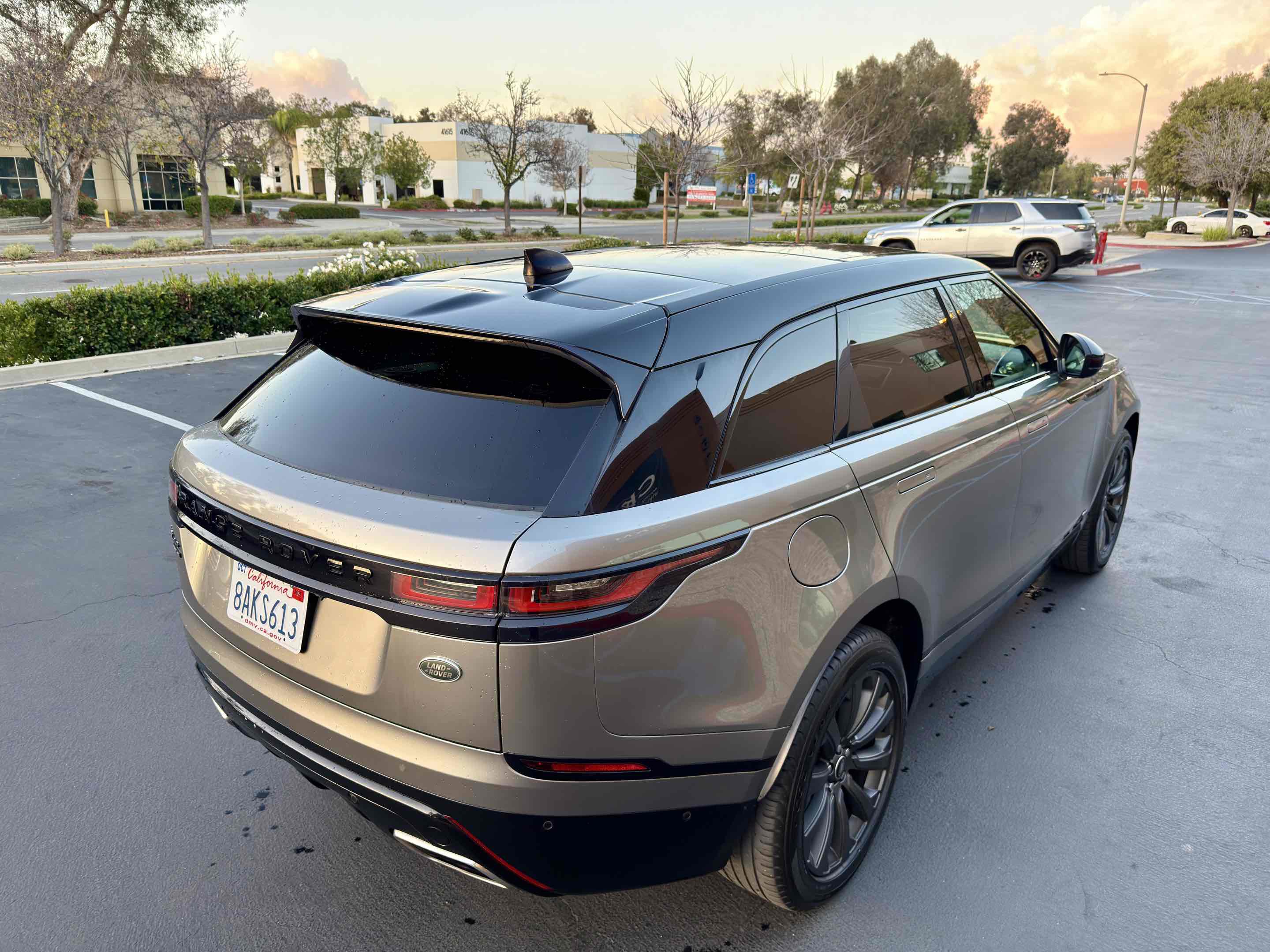 Used 2018 Land Rover Range Rover Velar R-Dynamic SE image 13