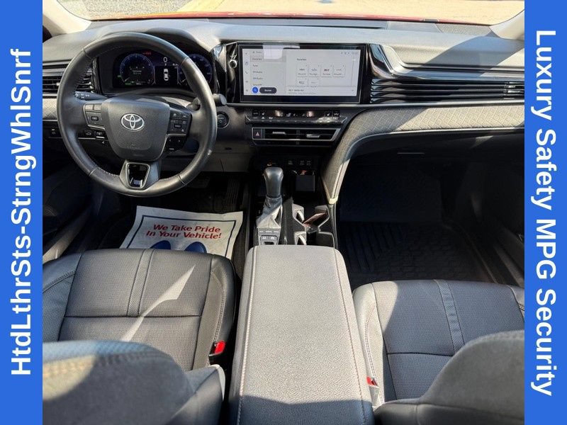 Used 2025 Toyota Camry XLE FWD image 13
