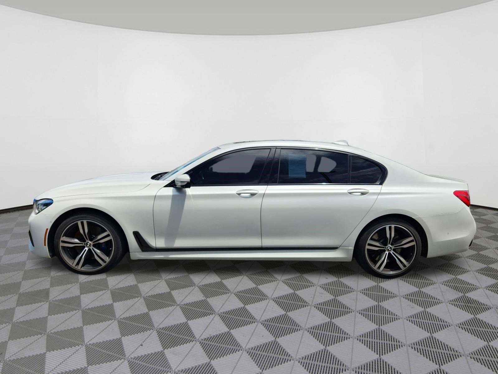 Used 2018 BMW 750i RWD image 5
