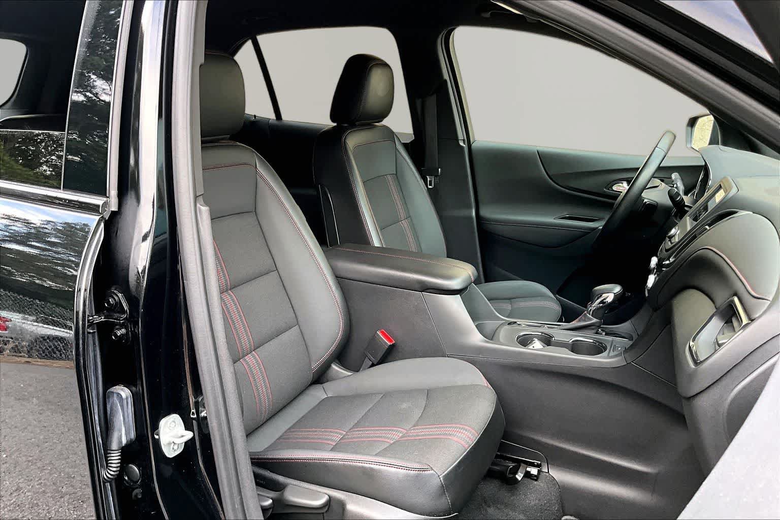 Used 2023 Chevrolet Equinox RS FWD image 9