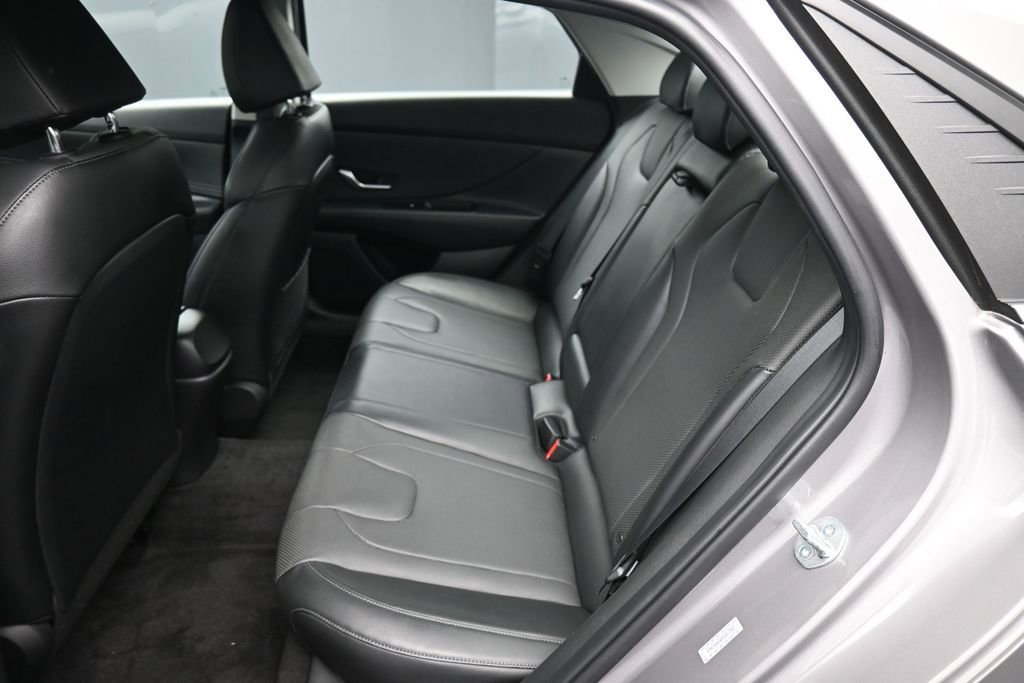 Certified 2023 Hyundai Elantra Limited w/ Preferred Accessory Package FWD image 20
