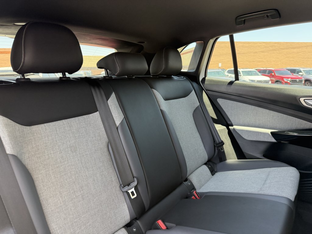 Used 2024 Volkswagen ID.4 2WD image 38