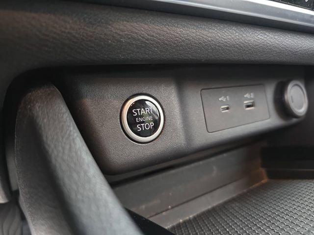 Used 2023 Nissan Rogue SV image 35