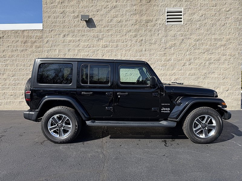 Used 2019 Jeep Wrangler Unlimited Sahara w/ LED Lighting Group AWD/4WD image 2