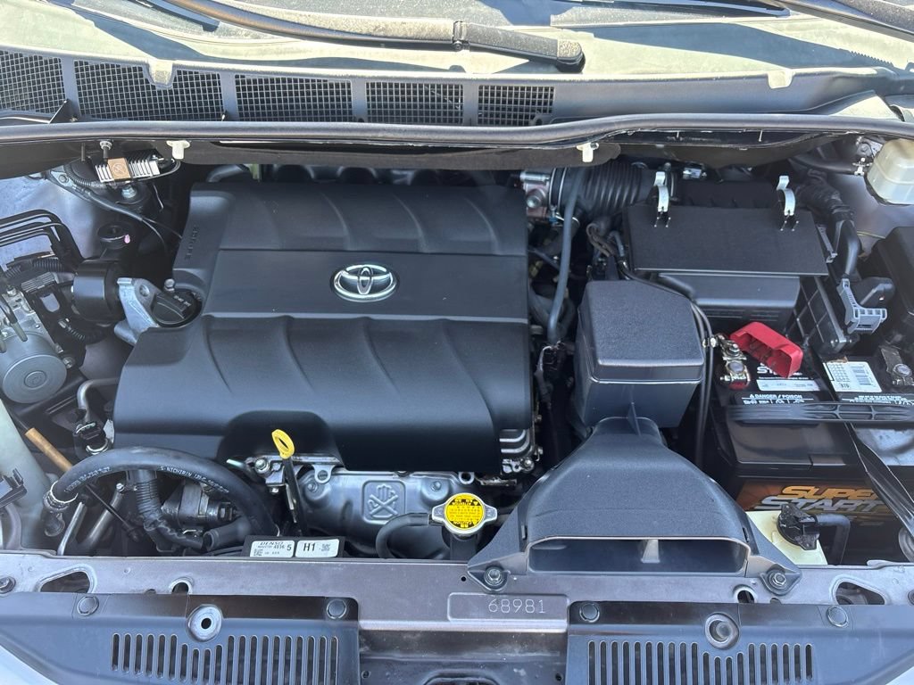 Used 2015 Toyota Sienna XLE w/ XLE Navigation Package FWD image 31
