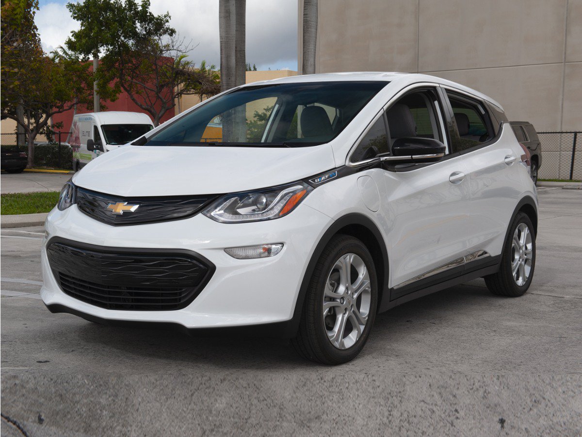 Used 2020 Chevrolet Bolt Premier w/ Infotainment Package FWD image 1