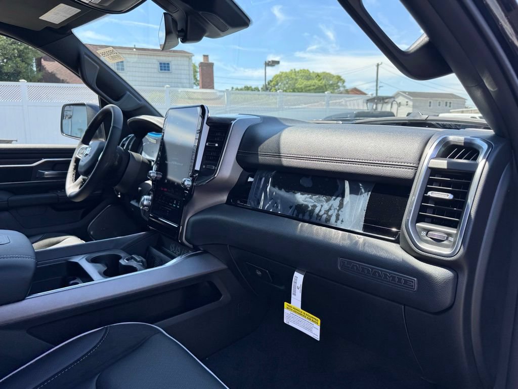 New 2026 RAM 1500 Laramie AWD/4WD image 18