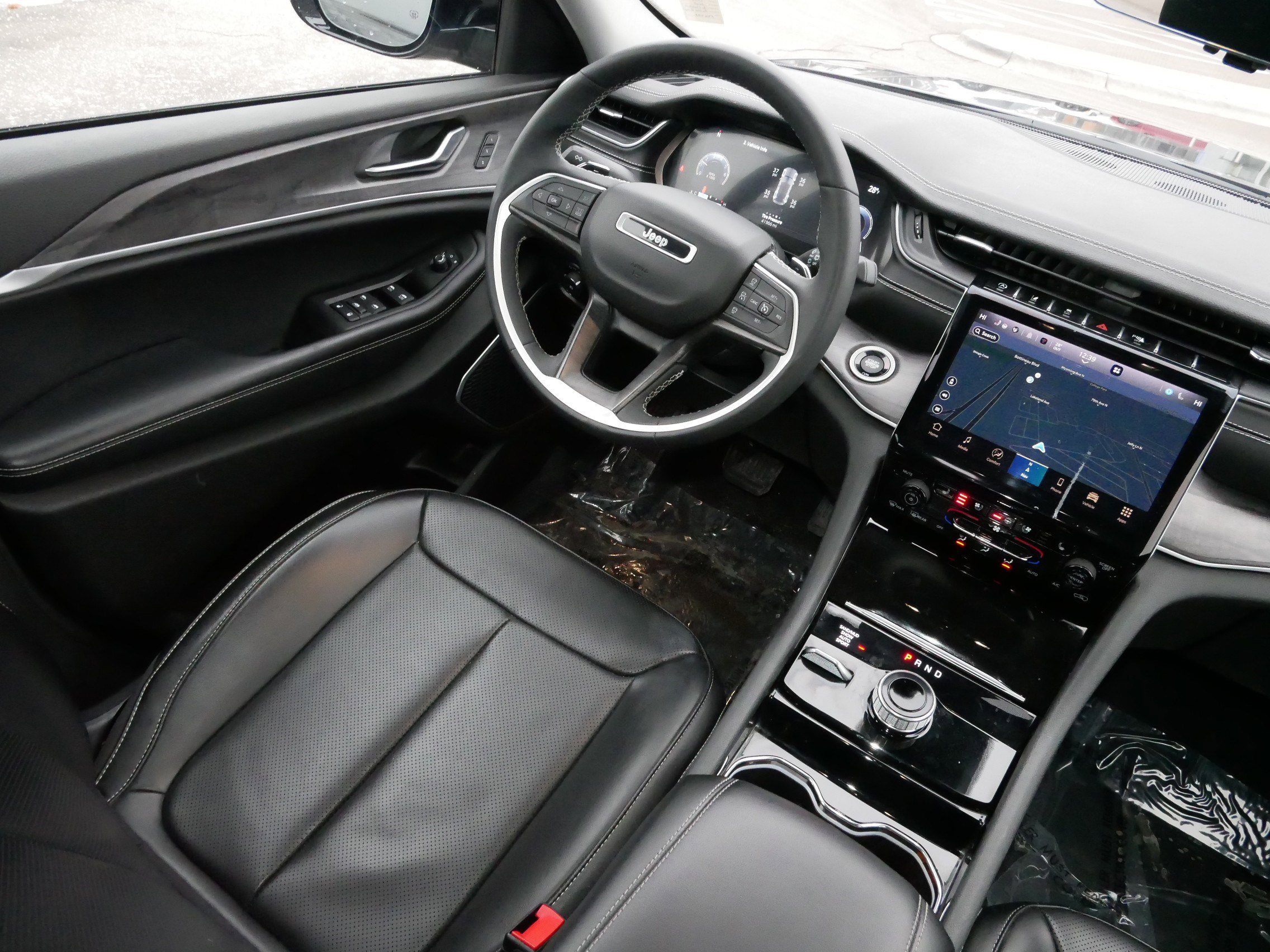 Certified 2023 Jeep Grand Cherokee Limited w/ Luxury Tech Group II image 9