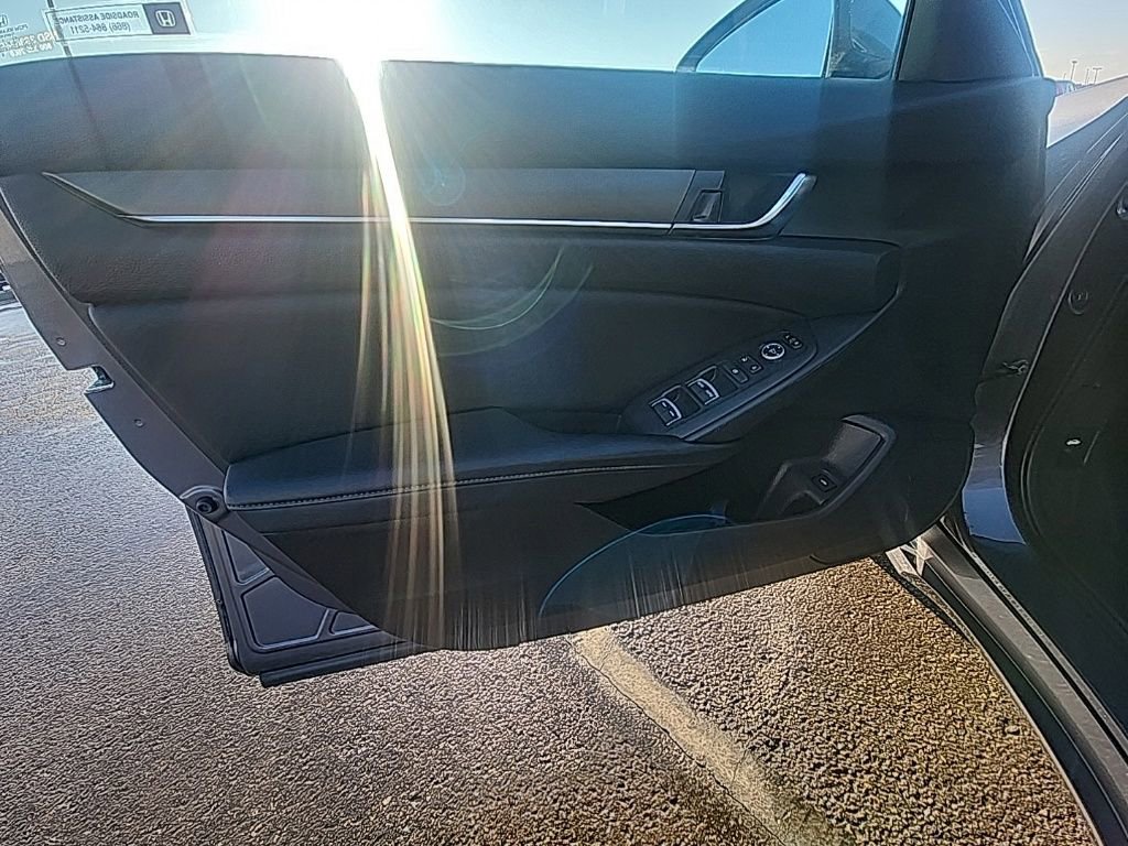 Used 2018 Honda Accord LX image 9