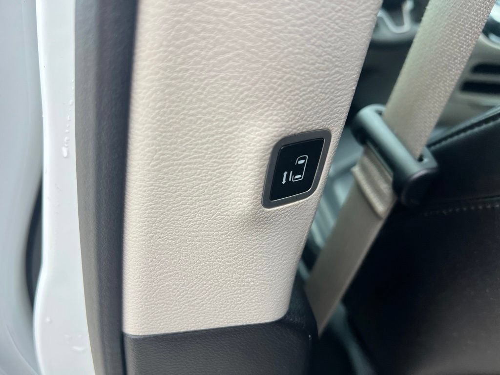 Used 2023 Chrysler Pacifica Touring-L FWD image 34