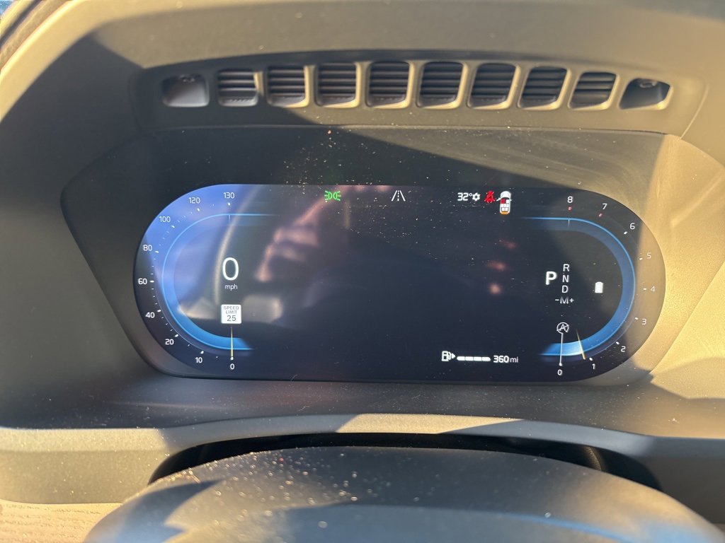 Certified 2025 Volvo XC90 B6 Plus image 23