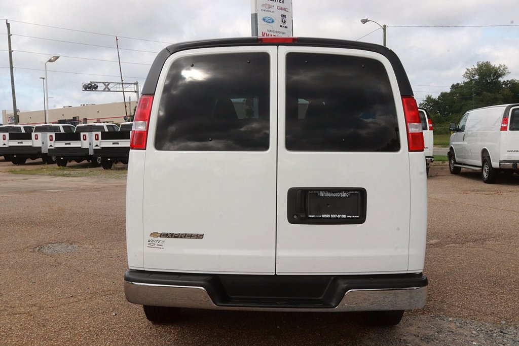 Used 2025 Chevrolet Express 3500 LT w/ LT Preferred Equipment Group RWD image 6