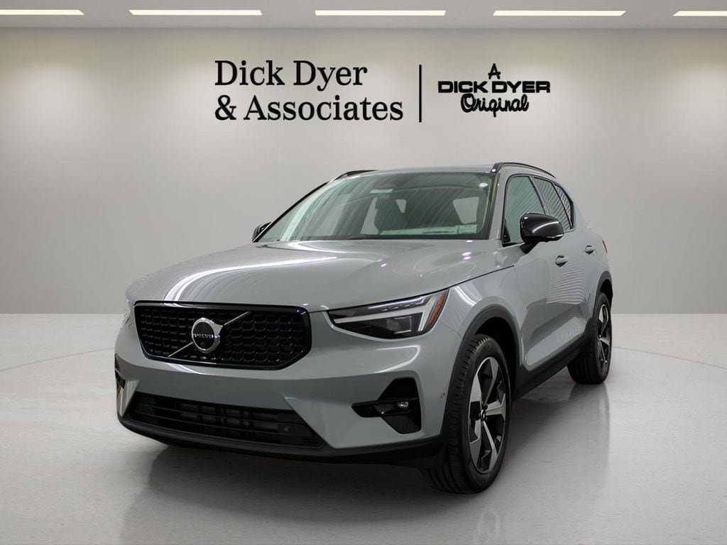 New 2026 Volvo XC40 B5 Plus w/ Protection Package Premier AWD/4WD image 6