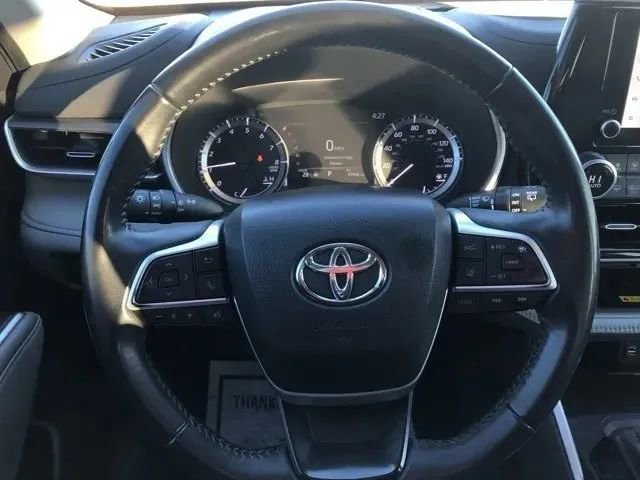 Used 2023 Toyota Highlander XLE image 13
