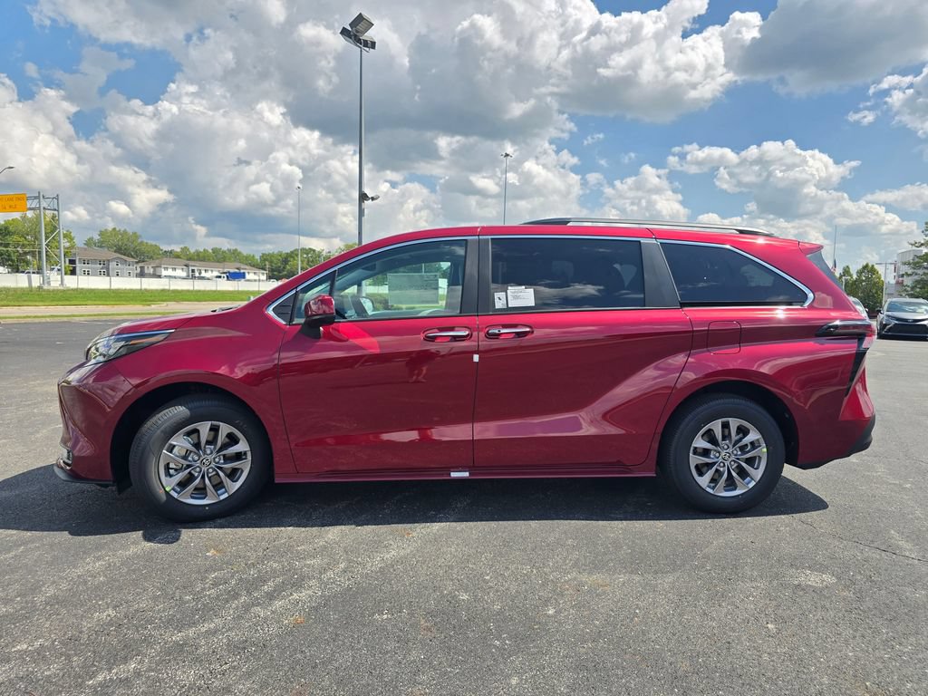 New 2026 Toyota Sienna XLE FWD image 13