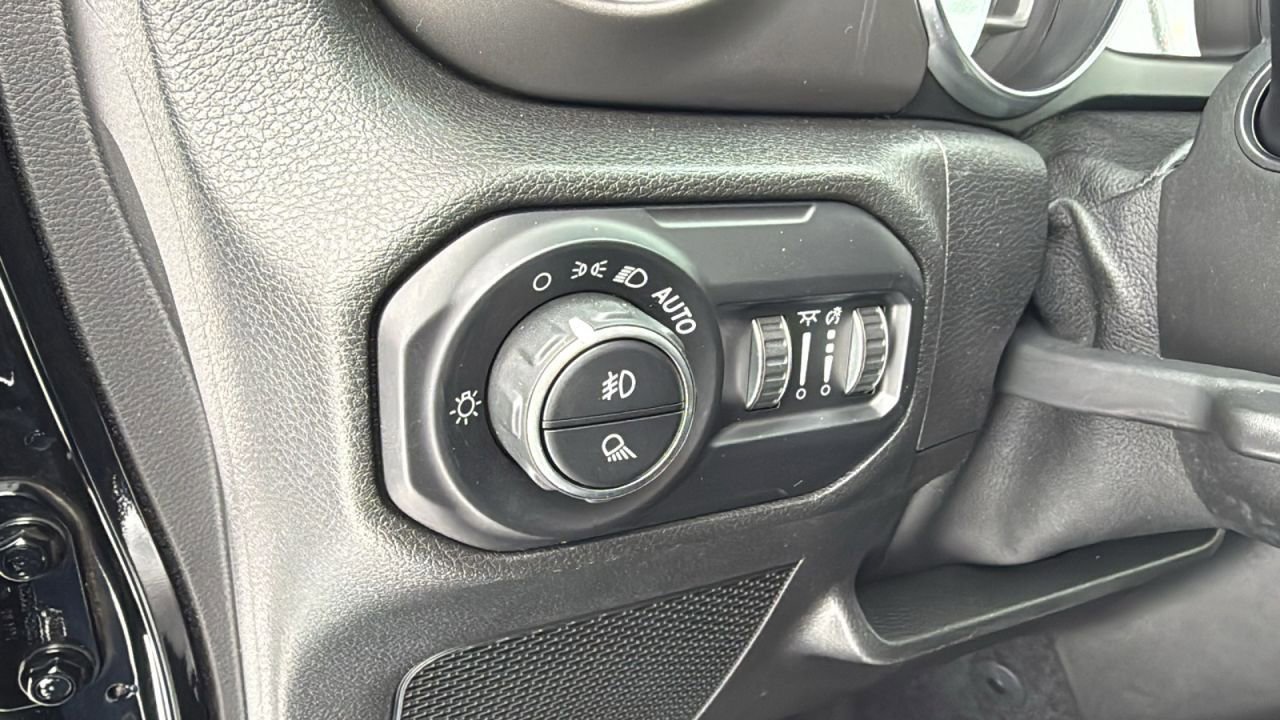 Used 2021 Jeep Gladiator Willys image 10