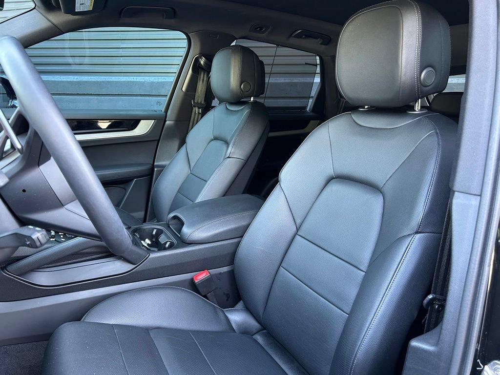 Certified 2025 Porsche Cayenne AWD/4WD image 20