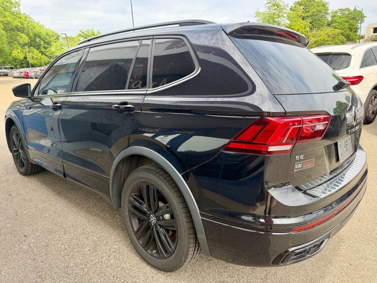 Used 2022 Volkswagen Tiguan SE R-Line AWD/4WD image 7