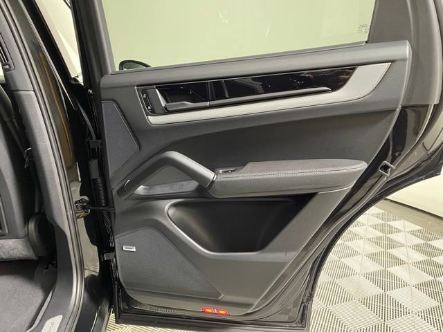Used 2025 Porsche Cayenne image 23