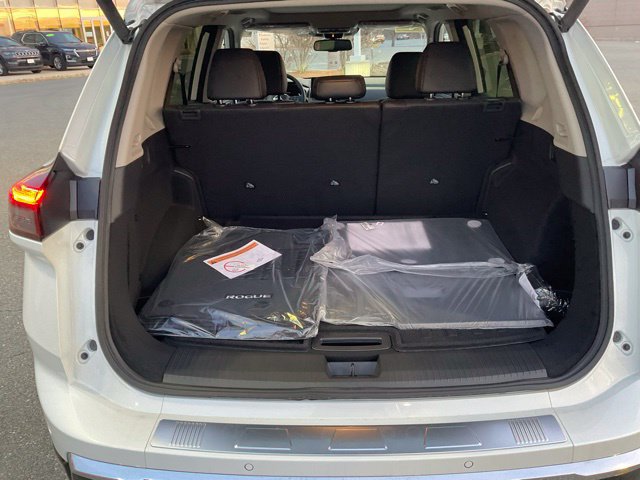 New 2026 Nissan Rogue Platinum w/ Tech Package AWD/4WD image 9
