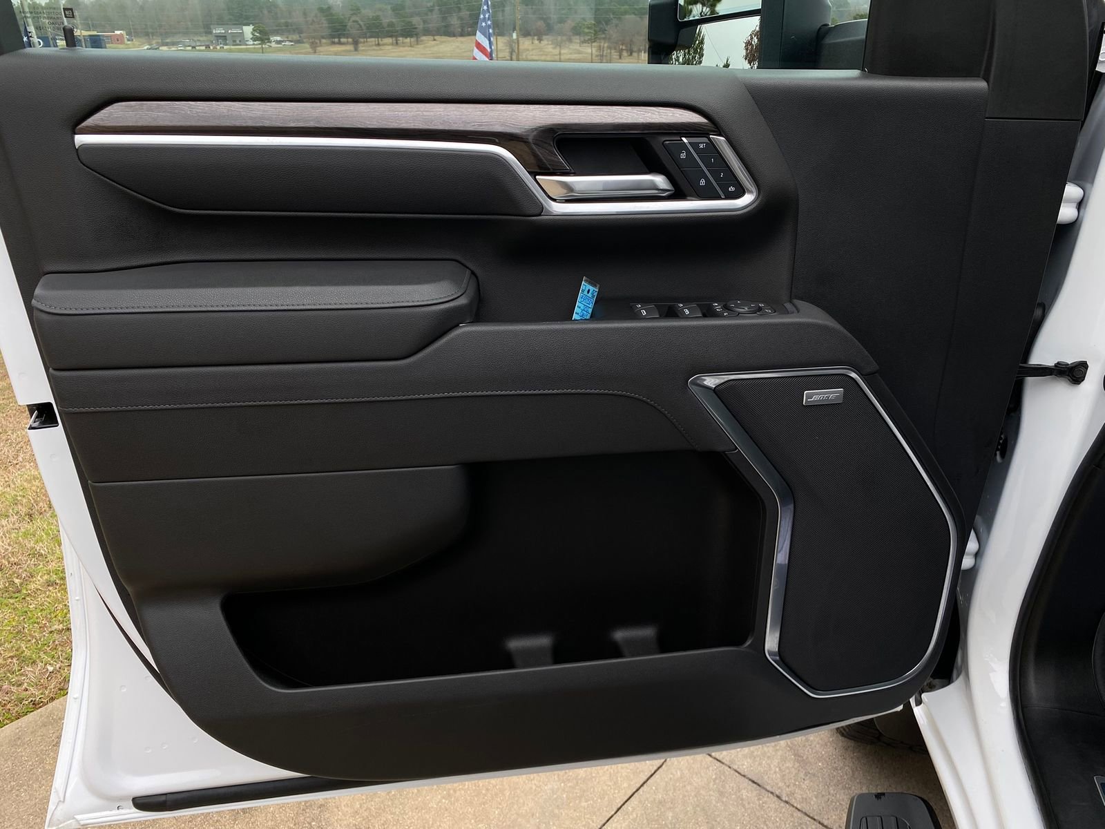 Used 2025 Chevrolet Silverado 2500 LTZ w/ LTZ Premium Package image 31