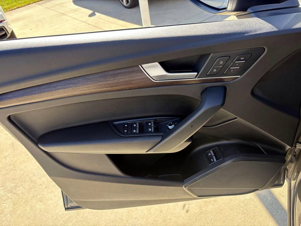 Used 2024 Audi Q5 e Premium image 11