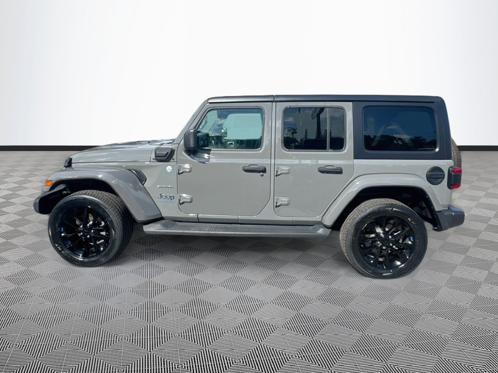 Used 2023 Jeep Wrangler Unlimited Sahara w/ Cold Weather Group AWD/4WD image 9