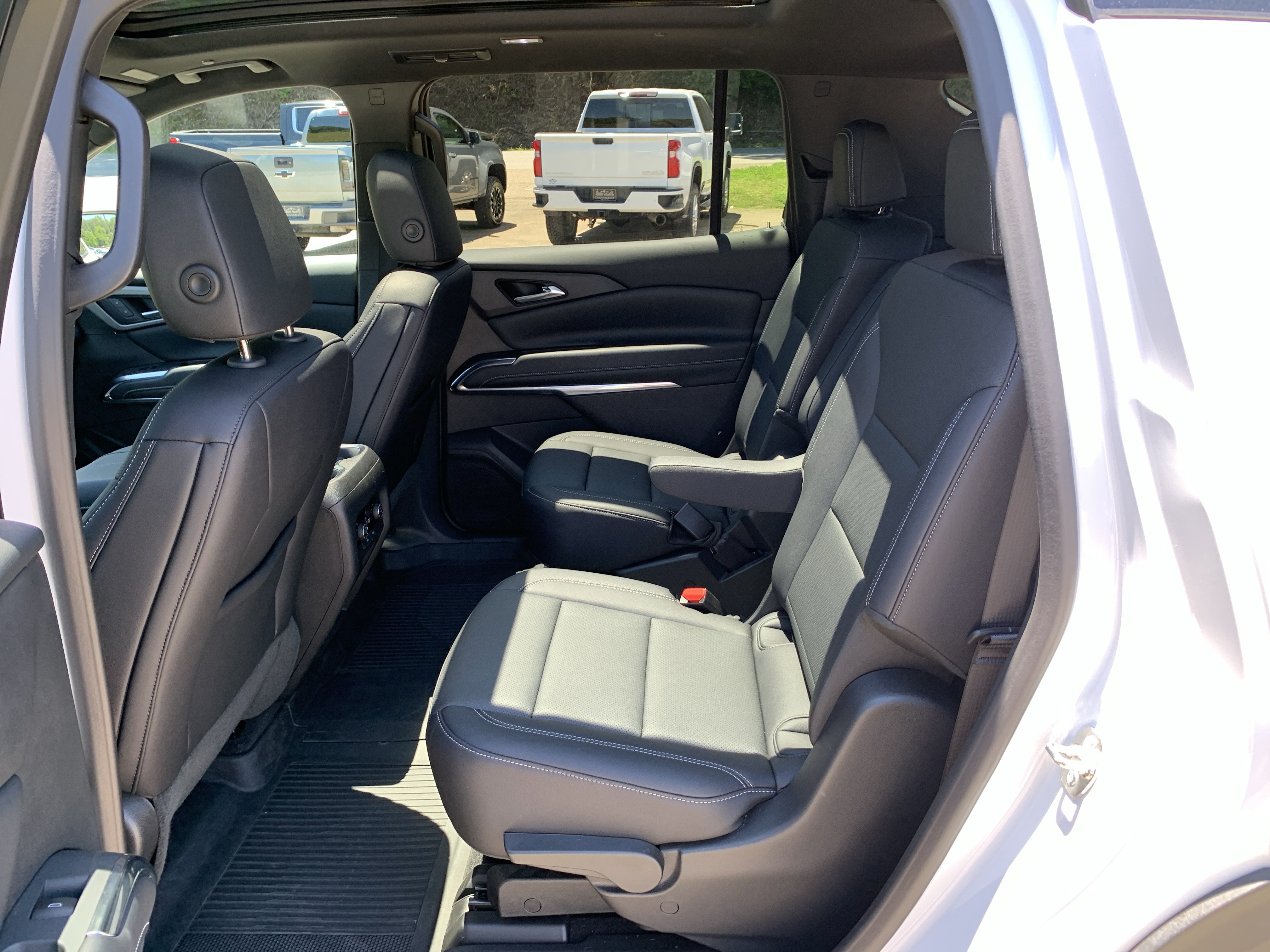Used 2025 Chevrolet Traverse LT w/ Sun and Wheel Package FWD image 29