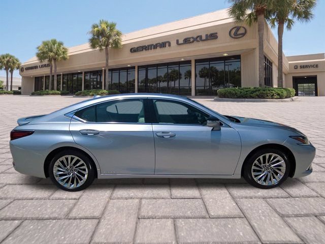 Certified 2022 Lexus ES 300h w/ Accessory Package 2 FWD image 3