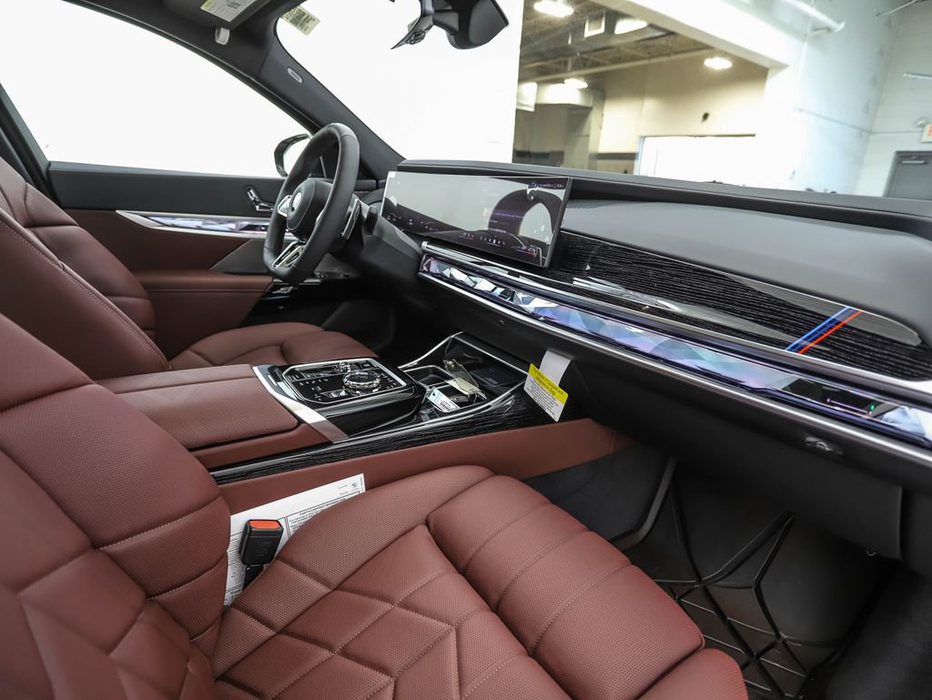 New 2026 BMW 740i xDrive w/ Premium Package image 30
