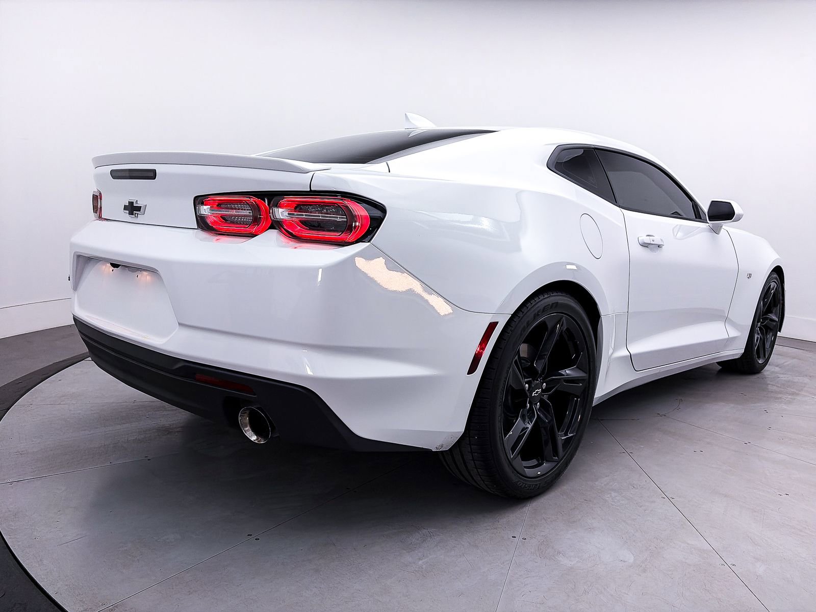 Used 2020 Chevrolet Camaro LT w/ RS Package image 14