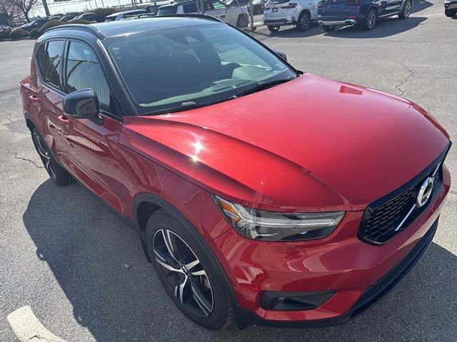 Used 2021 Volvo XC40 T5 R-Design w/ Advanced Package image 4