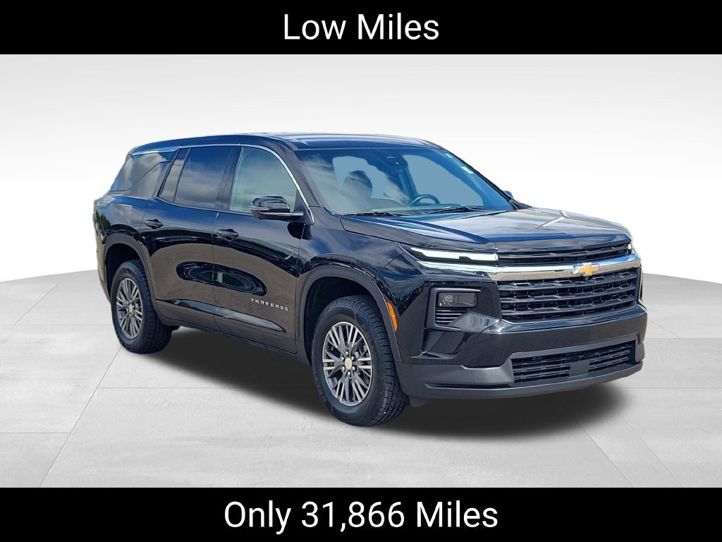 Used 2024 Chevrolet Traverse LS FWD image 2
