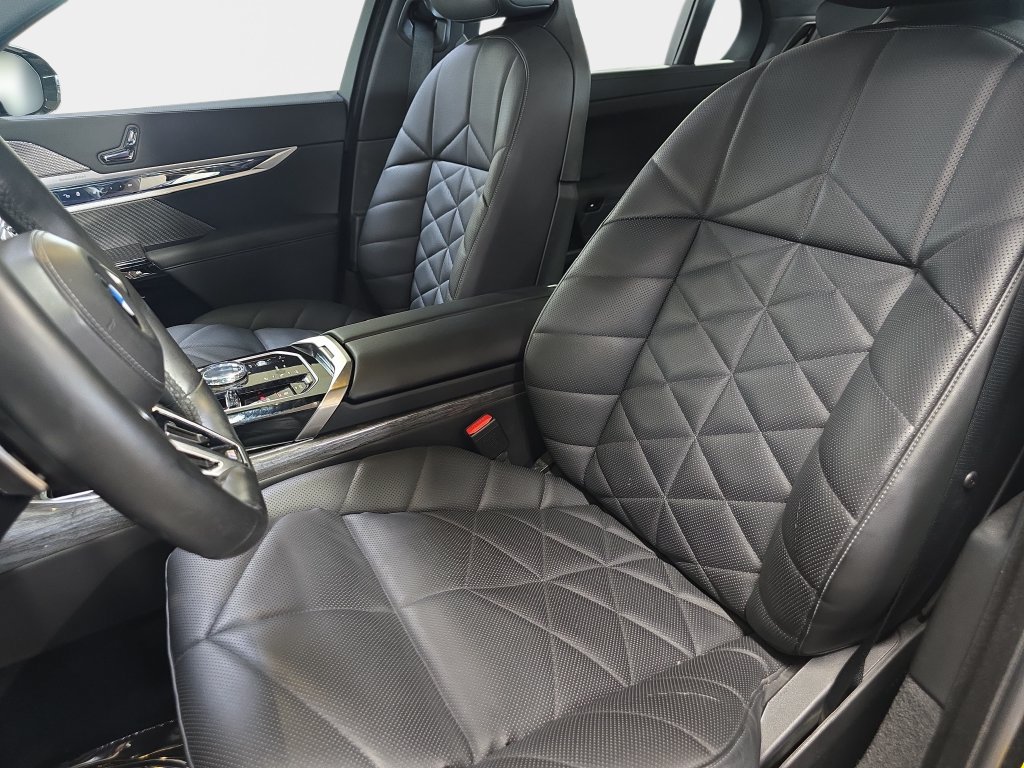 Certified 2023 BMW 740i RWD image 17