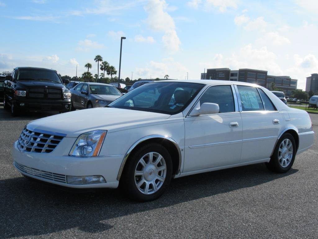 Used 2009 Cadillac DTS FWD image 3