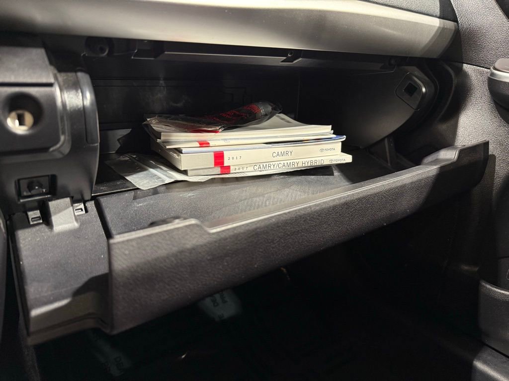 Used 2017 Toyota Camry SE image 28