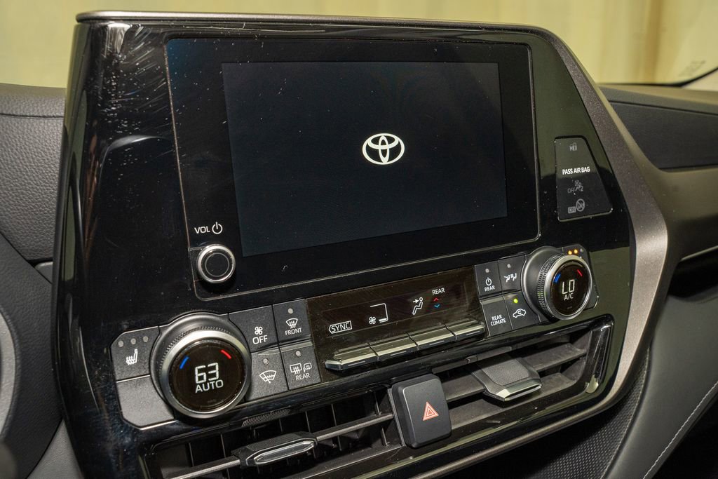 Used 2023 Toyota Highlander XLE image 16