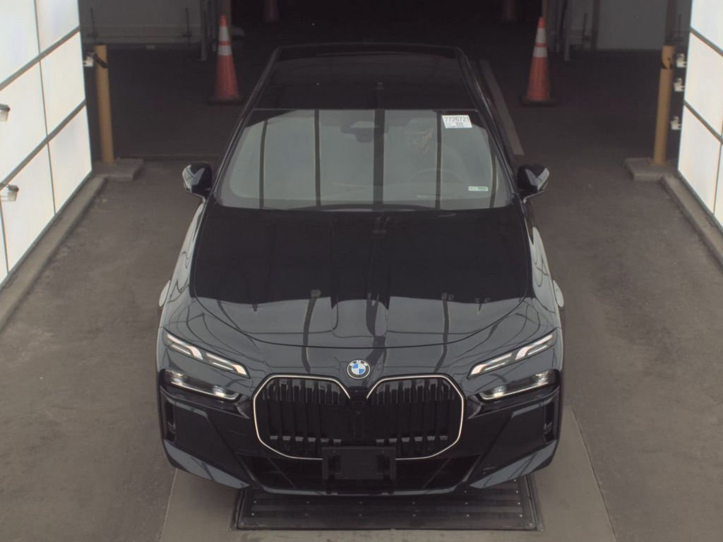 Used 2025 BMW 740i xDrive image 2