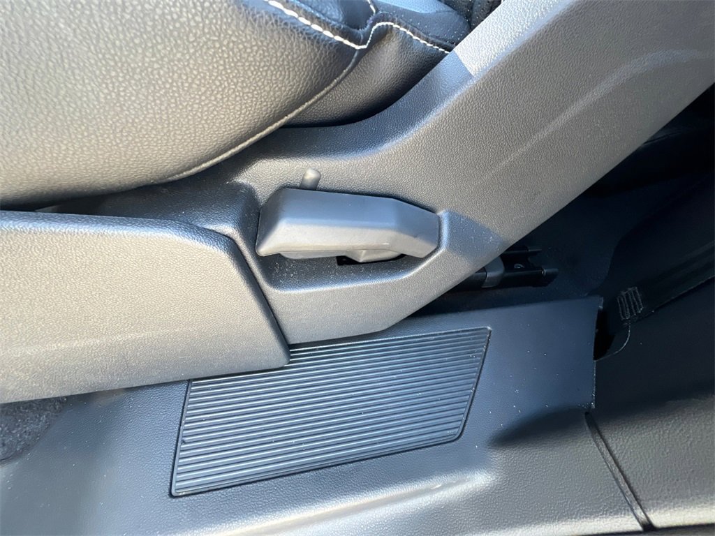 Used 2025 Volkswagen Atlas SE image 33