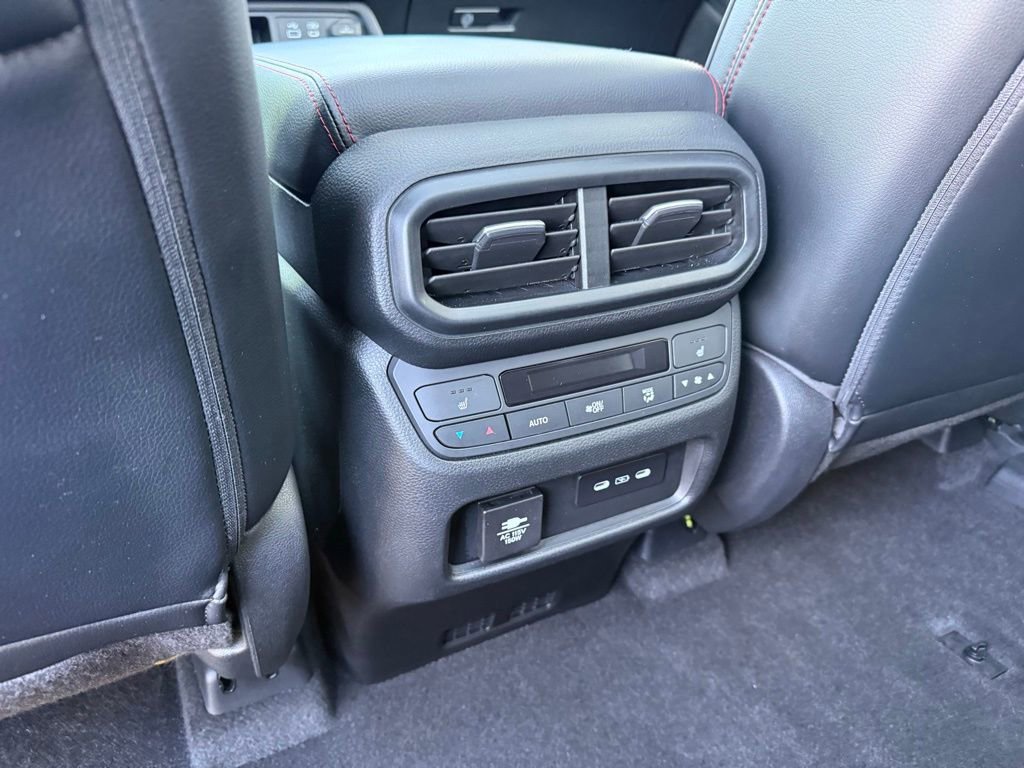 Used 2025 Honda Pilot Black Edition image 33