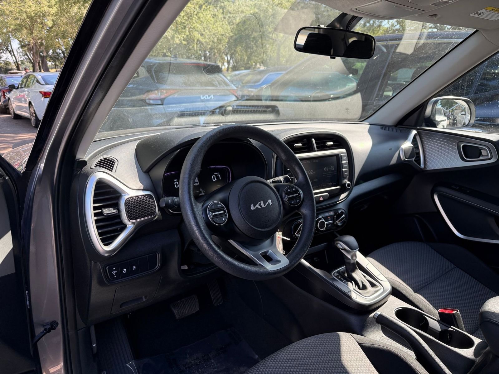 Used 2025 Kia Soul LX w/ LX Technology Package FWD image 31