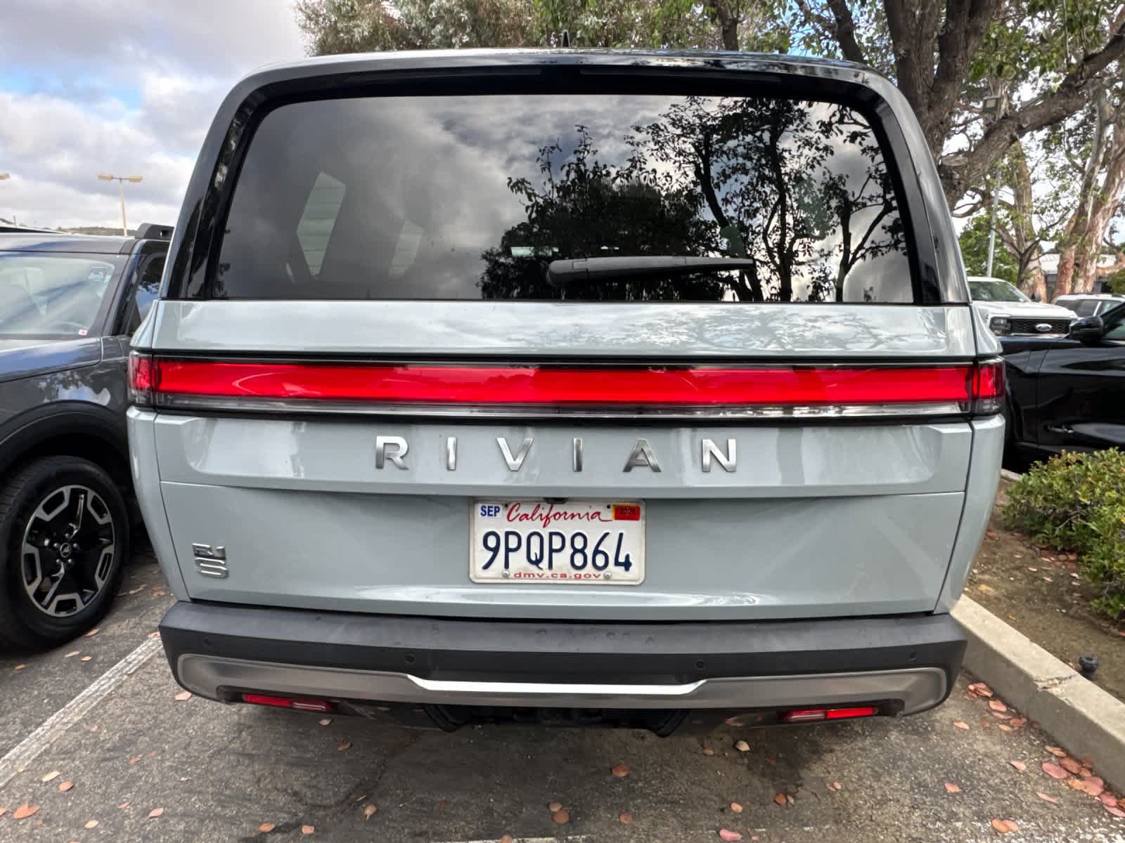 Used 2025 Rivian R1S Adventure AWD/4WD image 5